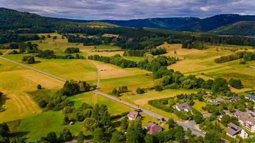 Drohnenfoto Wolfshagen im Harz – Panorama mit Feldern und Höhenzügen