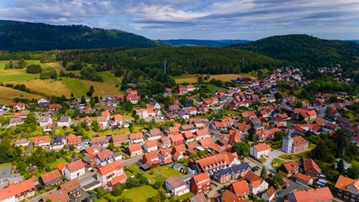 Drohnenfoto Wolfshagen im Harz – Überblick über Ort und Umgebung