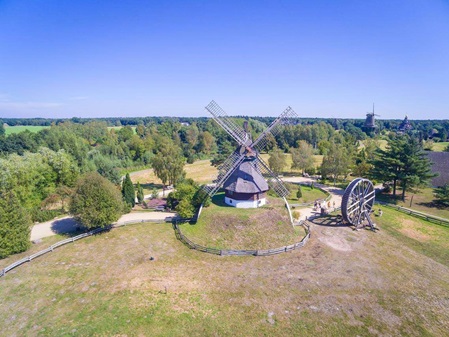 Luftaufnahmen vom Mühlenmuseum Gifhorn in Niedersachsen.