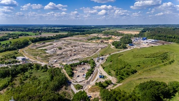 Luftbild zur Sicherheitsüberprüfung von Böschungen und Anlagenwegen in einer Kiesgrube.